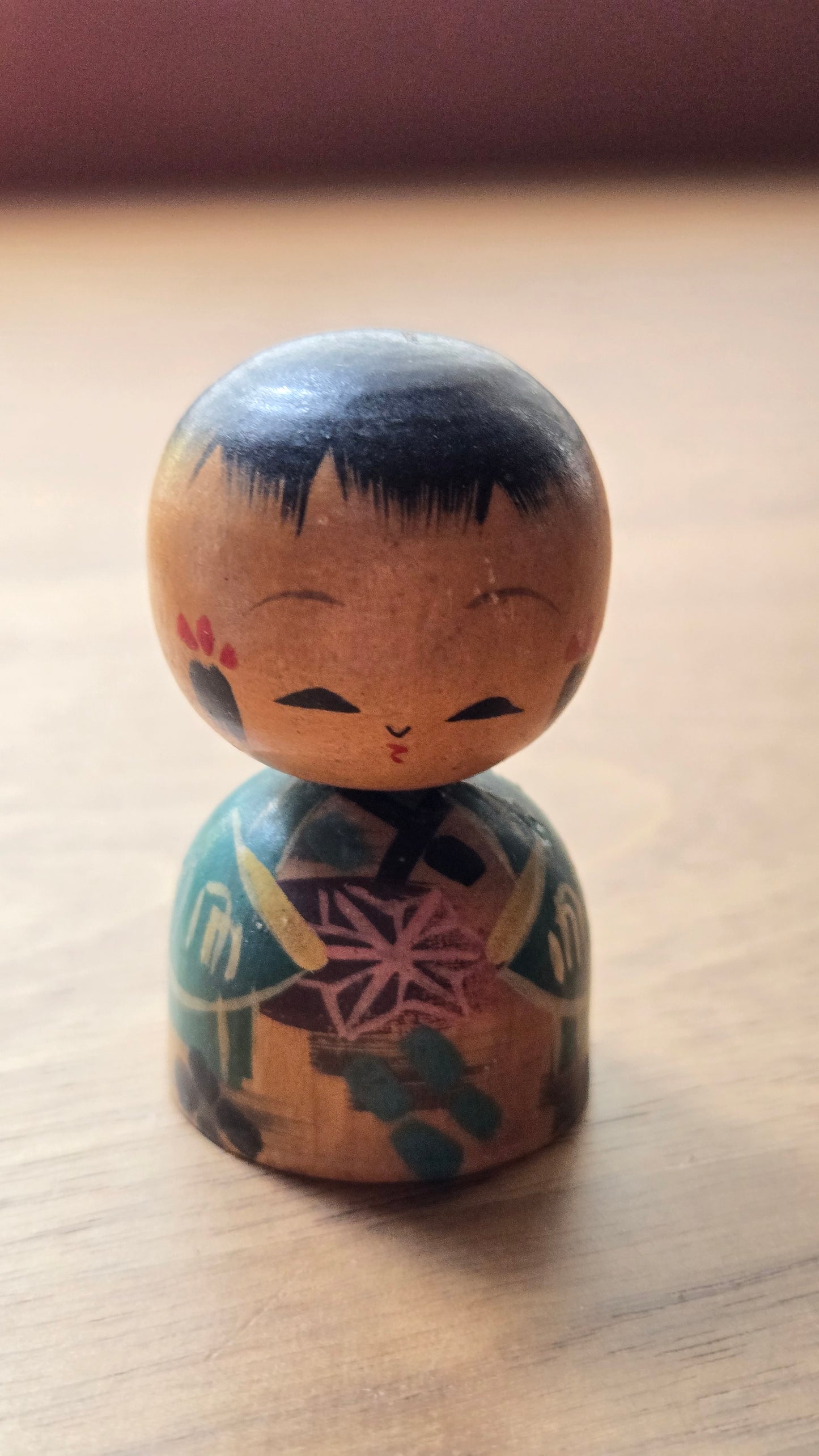 🪆 Lot de deux kokeshi vintage — sōsaku & souvenir régional | bois tourné peint à la main