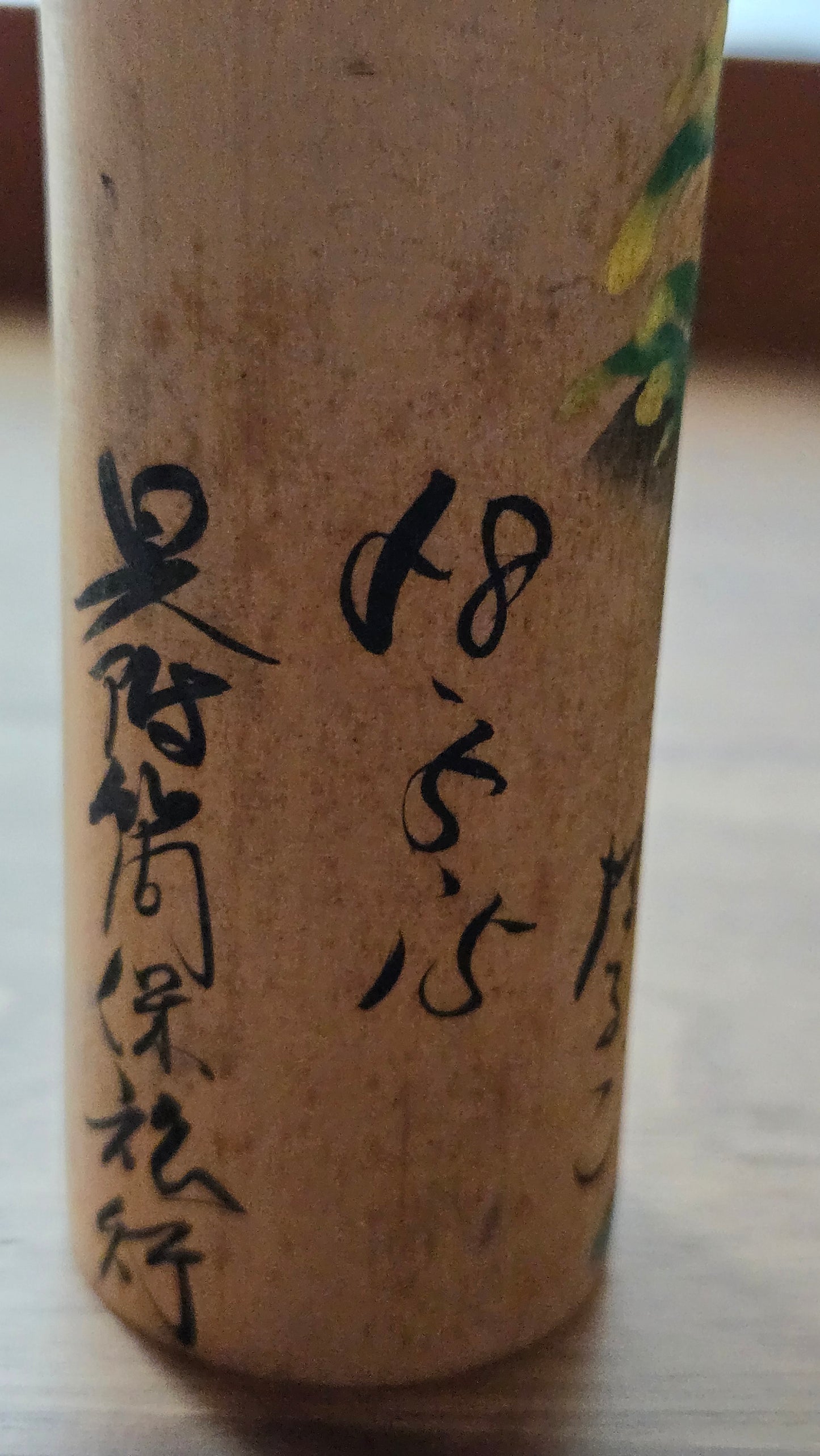 Kokeshi sōsaku peinte à la main — paysage de cascade et poème calligraphié — 15 cm