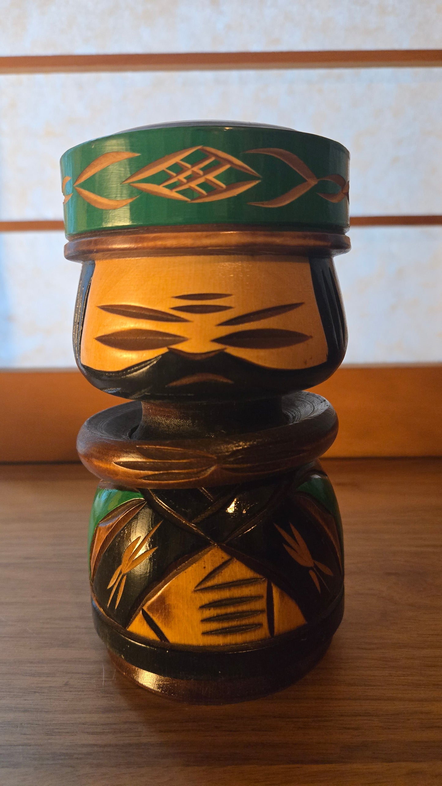 🪵 Figurine Aïnou en bois sculpté — personnage traditionnel🪵 Figurine Aïnou en bois sculpté — personnage traditionnel