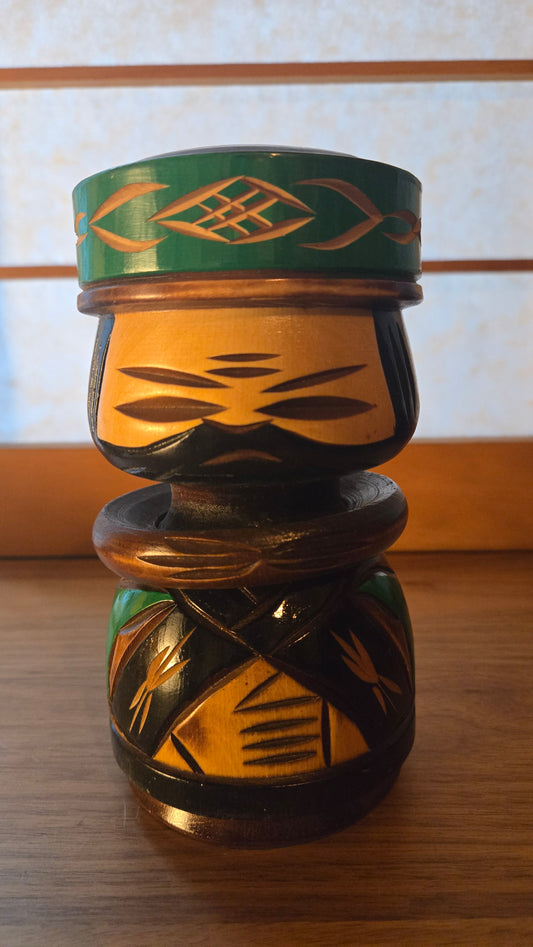 🪵 Figurine Aïnou en bois sculpté — personnage traditionnel🪵 Figurine Aïnou en bois sculpté — personnage traditionnel