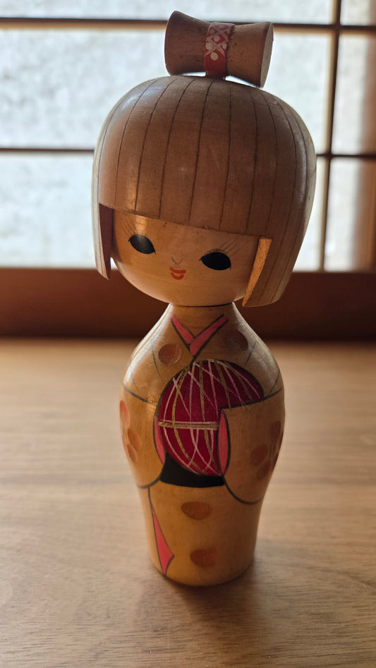 🪆 Kokeshi de création (sōsaku) — temari et kimono