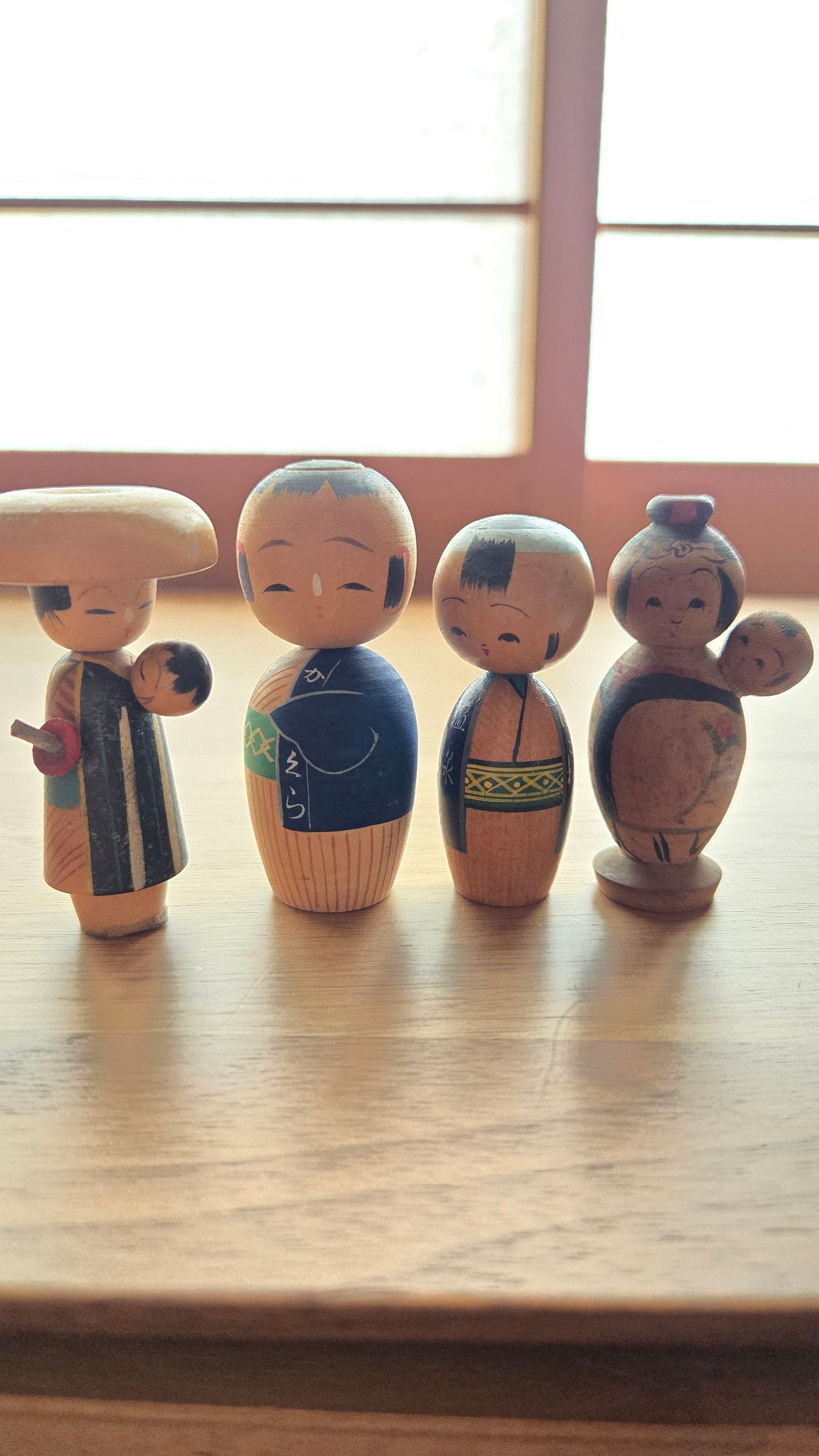Ensemble de 4 mini figurines en bois 🎎 — scènes de vie traditionnelle japonaise, 6 cm