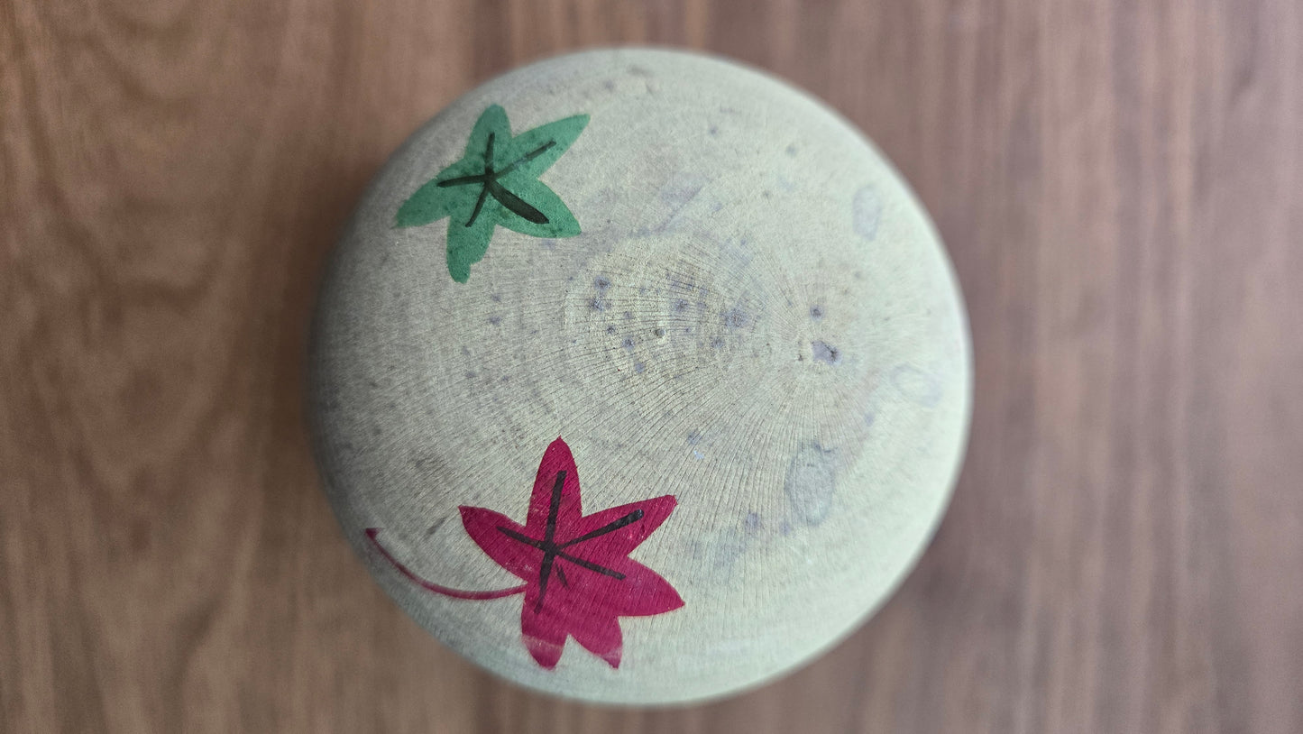 🍁 Boîte en bois en forme de poupée avec chapeau de paille, décor de paysage automnal