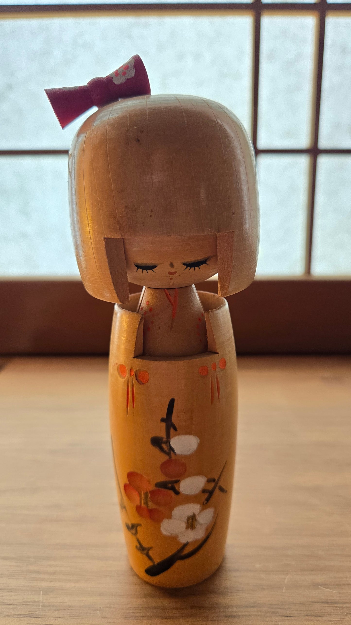 🌸 Kokeshi créative (sōsaku), coiffure au carré et ruban