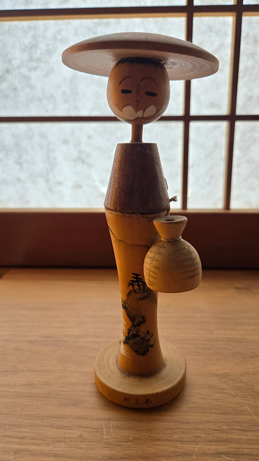 ⛰️ Kokeshi souvenir de Kanzanji, personnage au grand chapeau, 20 cm