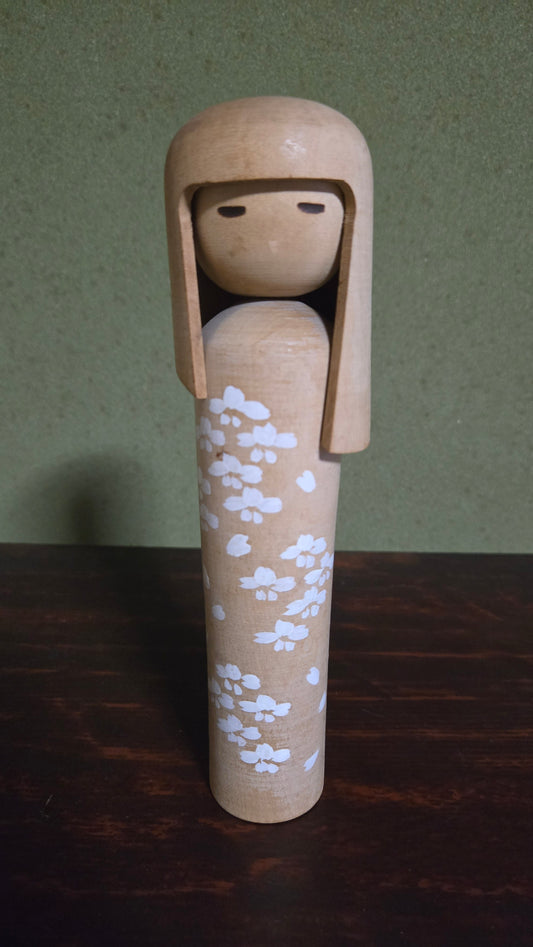 🌸 Kokeshi minimaliste au bois nu et fleurs de cerisier blanches - simone