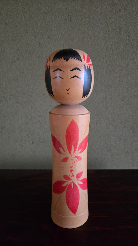 🎎 Kokeshi traditionnelle de Naruko — motif floral rouge