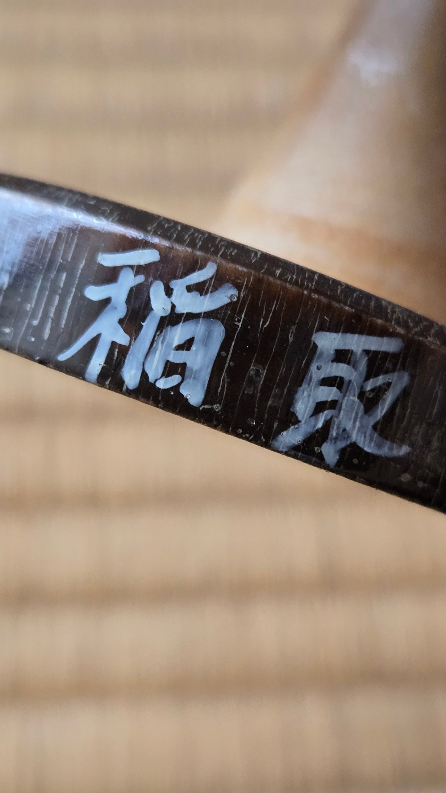 🎎 Kokeshi ancienne en bois — chignon orné d'un kanzashi