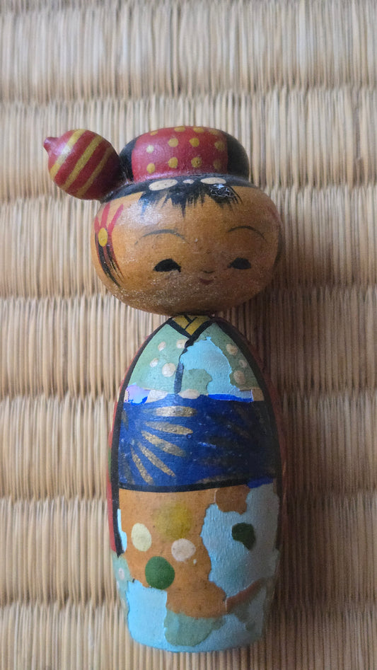 🎎 Kokeshi ancienne miniature — kimono aux motifs marins