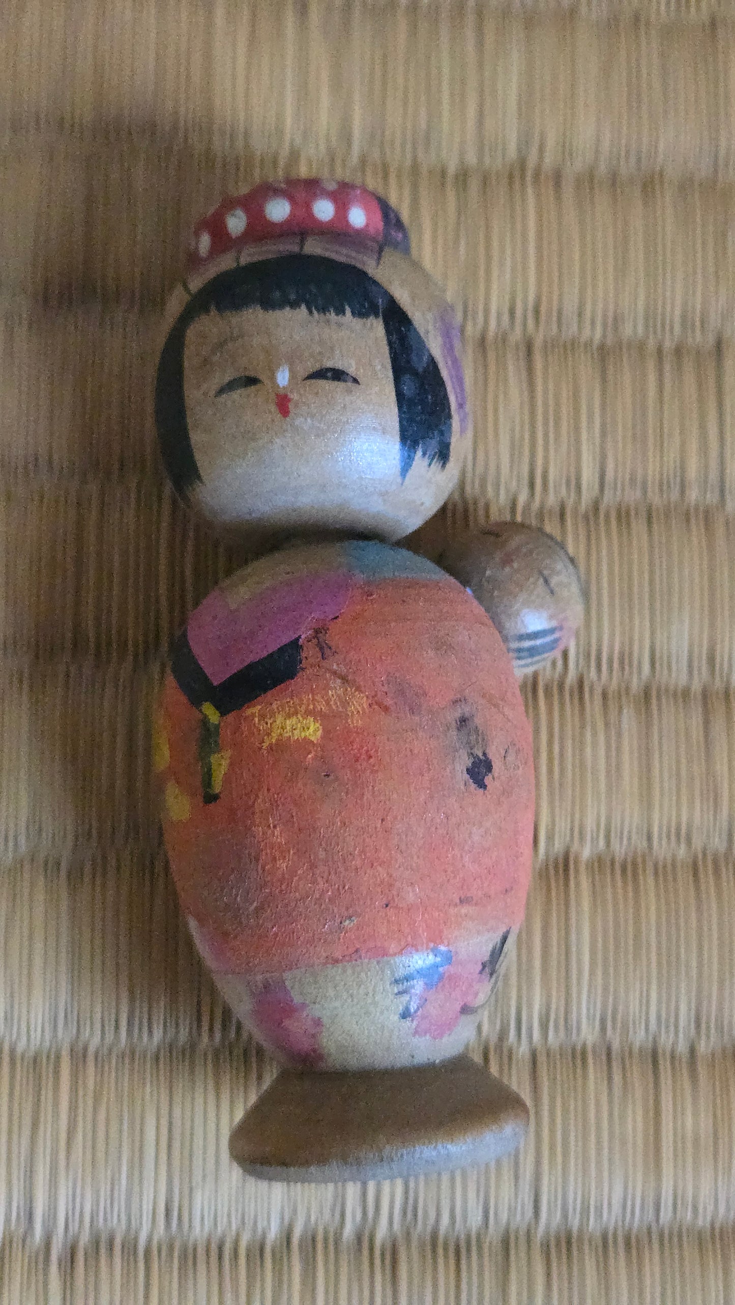 🎎 Kokeshi « onbu » — mère et bébé porté sur le dos, poupée en bois peinte