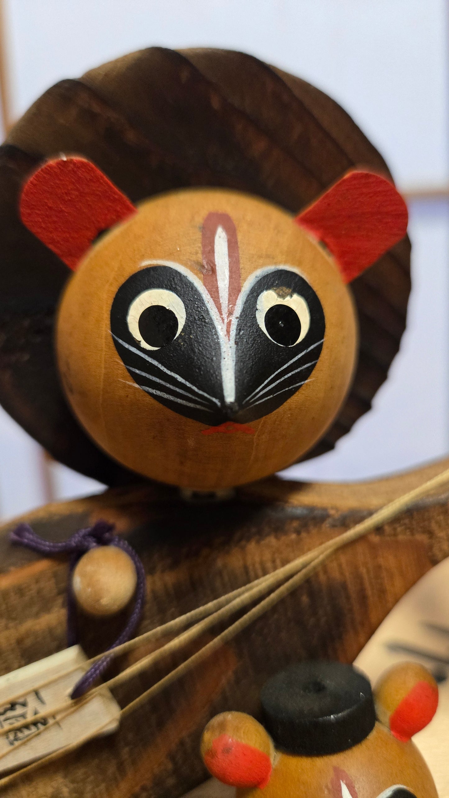 🦝 Duo de tanuki musiciens — figurine en forme de shamisen