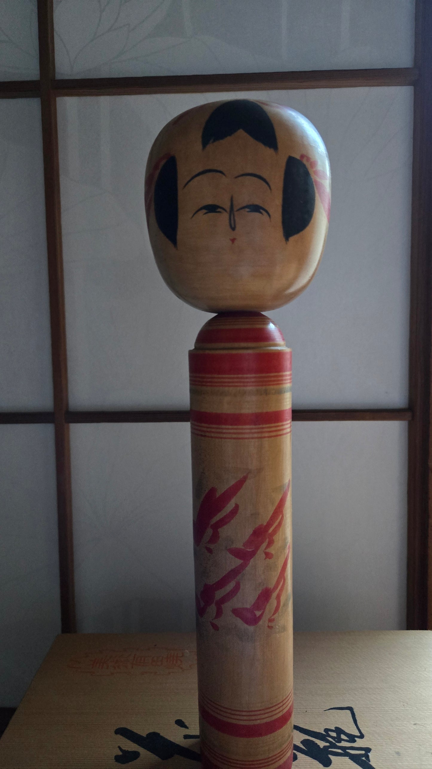 🎎 Kokeshi traditionnelle de style Naruko, signée — 30 cm
