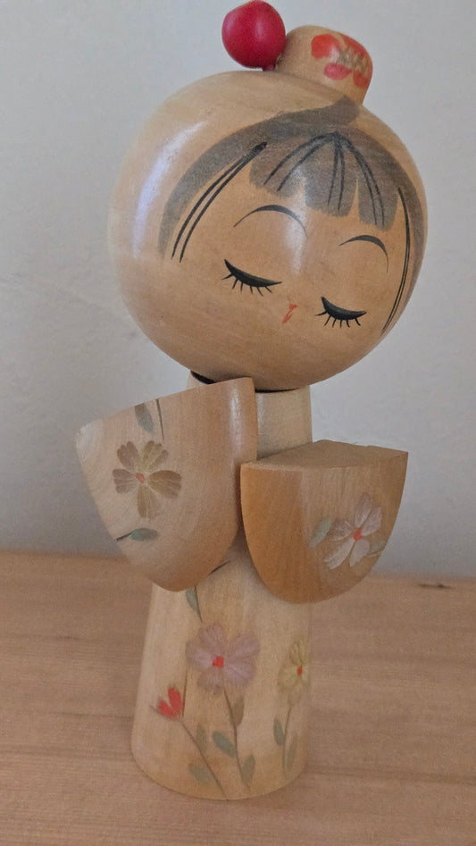 🎎 Kokeshi sōsaku articulée, 19 cm — manches mobiles à motifs floraux, cachet à l'encre