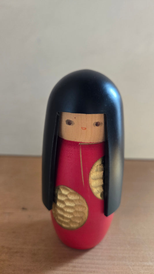 🖤 Kokeshi sōsaku "Cheveux de laque" – Robe pourpre à motifs dorés
