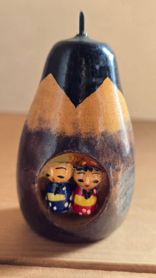 👀 Kokeshi-fenêtre "Le couple du lac Towada" – Souvenir nozoki, Tōhoku