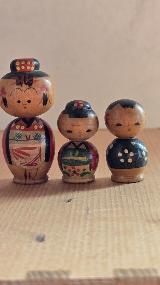 🎎 Lot de 3 kokeshi vintage — famille miniature