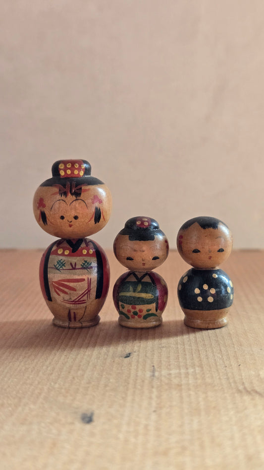 🎎 Lot de 3 kokeshi vintage — famille miniature