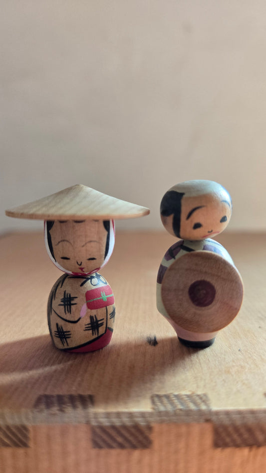 🎎 Duo de kokeshi vintage insolites – 4 cm