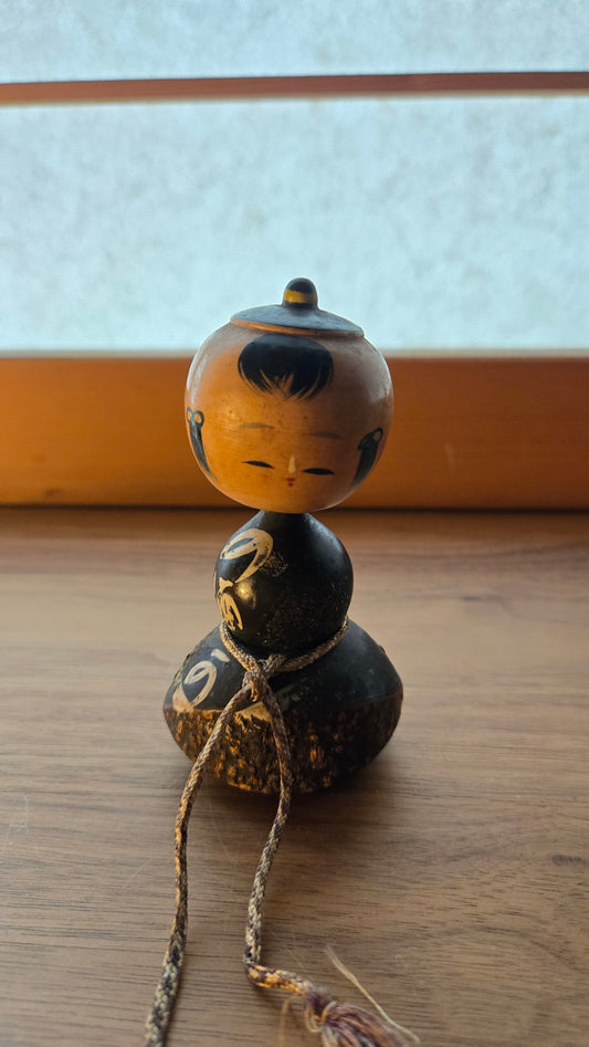 🍶 Poupée en bois à tête ronde sur double gourde laquée