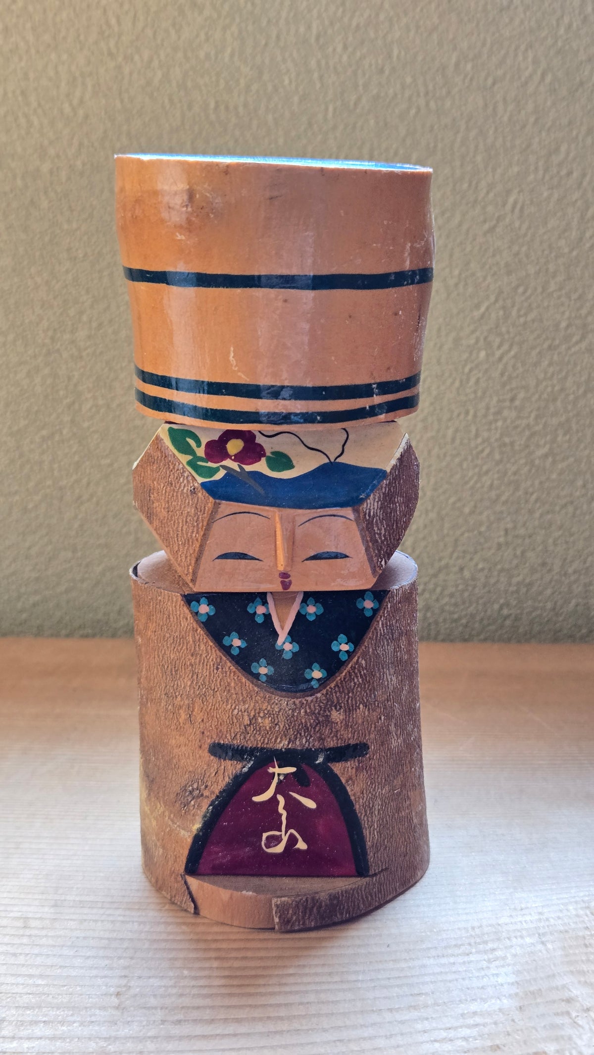 🎎 Kokeshi créative en bois de branche à écorce naturelle, visage taillé à la hachette (nata-bori)