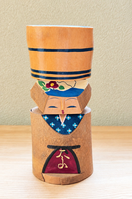 🎎 Kokeshi créative en bois de branche à écorce naturelle, visage taillé à la hachette (nata-bori)