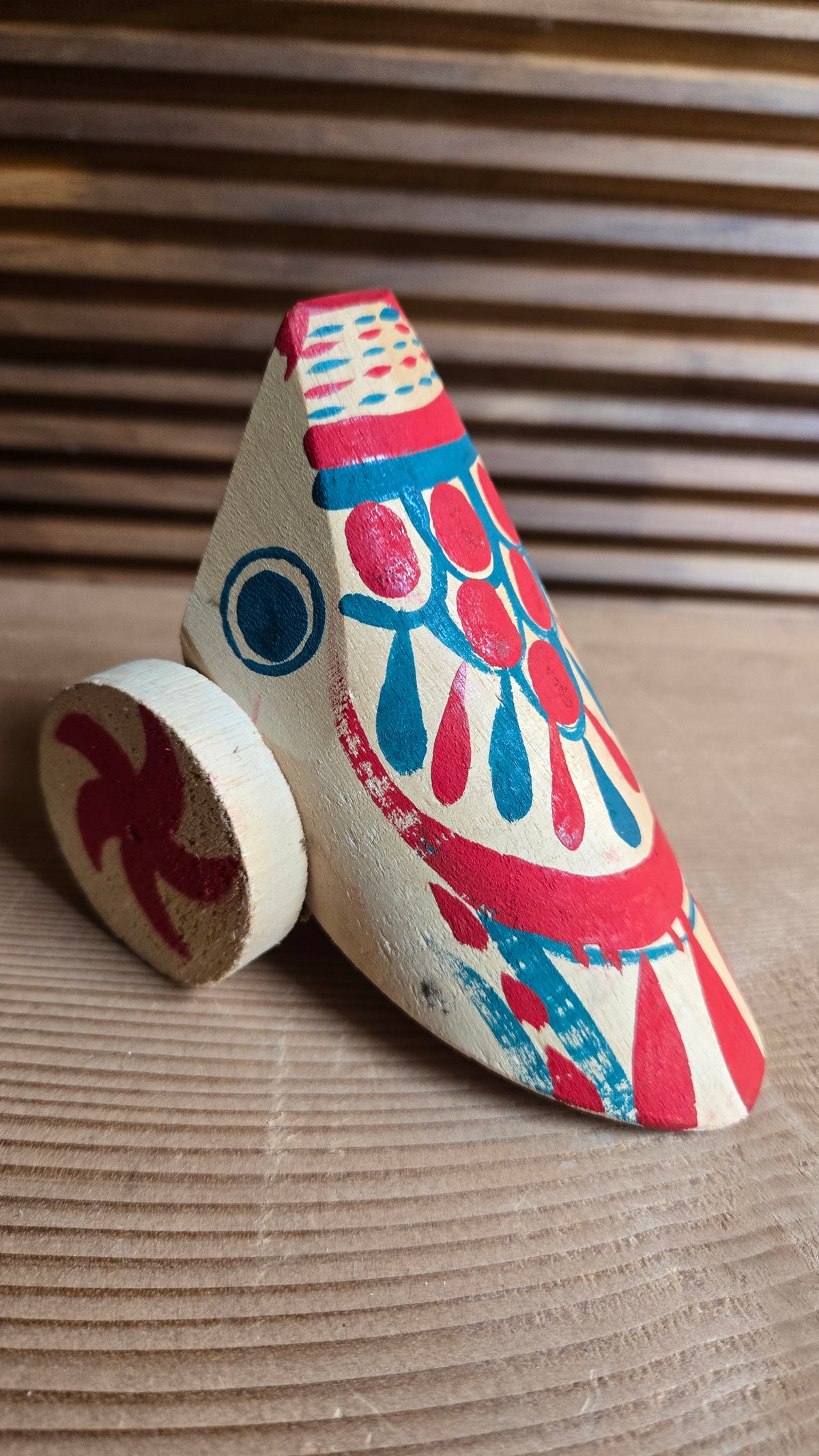 🎎 Jouet populaire japonais en bois – poisson à roulettes (type tai-guruma) peint à la main, rouge et bleu