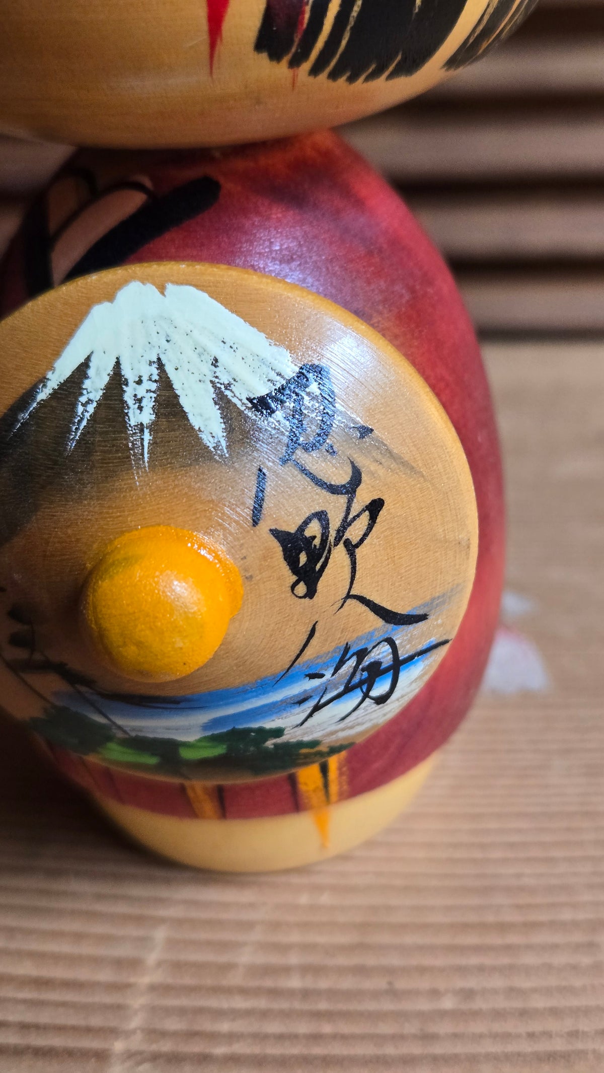 🎎 Kokeshi sōsaku peinte à la main – Mont Fuji et Oshino Hakkai, Yamanashi - 19 juillet 1992