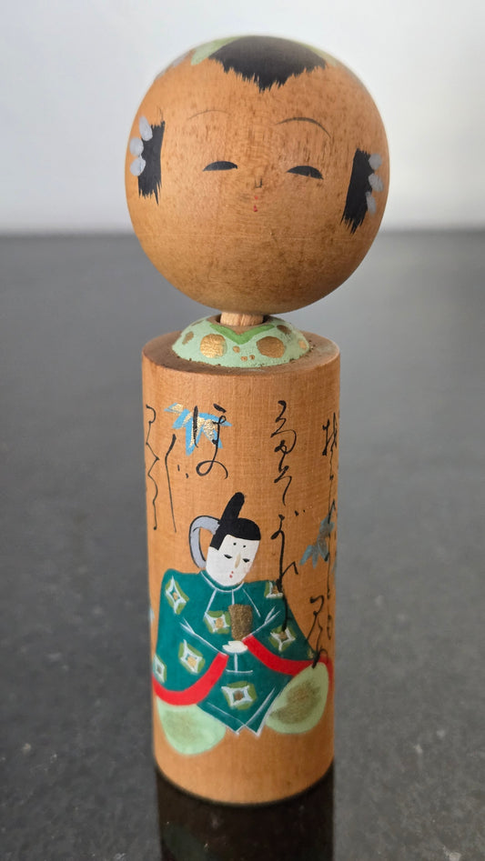 🏯 Kokeshi vintage « Noble de la cour de Heian » – poème calligraphié et décor peint à la main – Japon