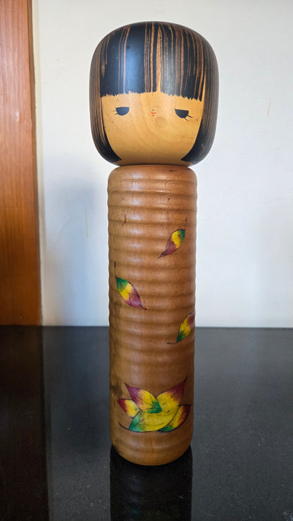 🎎 Kokeshi sōsaku signée Usaburō – motif de feuilles d'automne