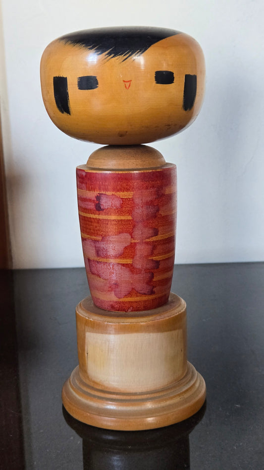 🎎 Kokeshi sōsaku moderniste — traits épurés et bois naturel