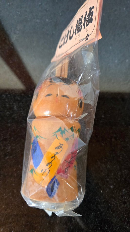 🎎 Kokeshi porte-cure-dents vintage – paysage de montagnes, cartouche bleu et orange