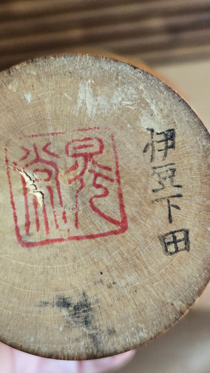 🎎 Kokeshi créative « Izu Shimoda » – fillette à la frange sculptée et au temari rouge