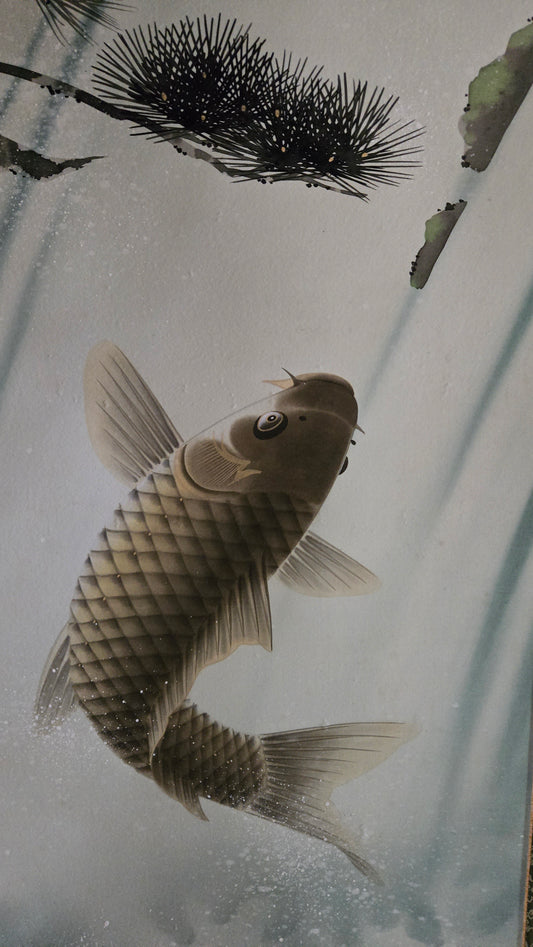 🐟 Kakejiku ancien : carpe remontant la cascade (滝昇り鯉), pin et eaux vives, peinture signée, avec boîte en bois