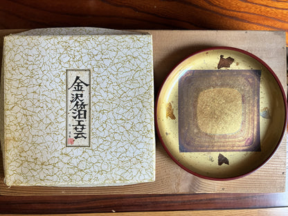 🍽️ Coupelle ronde en feuille d’or de Kanazawa, bord laqué rouge – Boîte d’origine Hakuichi