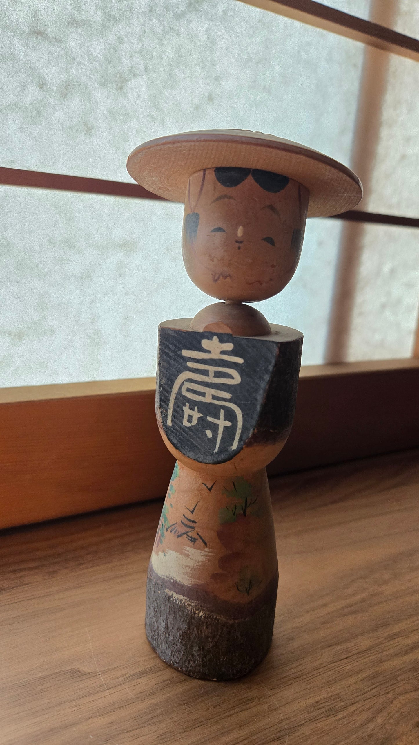 🪆 Kokeshi japonaise vintage - personnage au chapeau - kotobuki