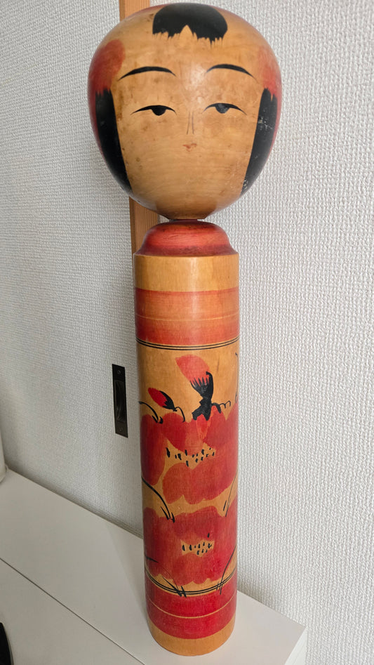 Kokeshi ancien à motif floral et oiseau, 45 cm — tête ronde style Naruko/Tsuchiyu