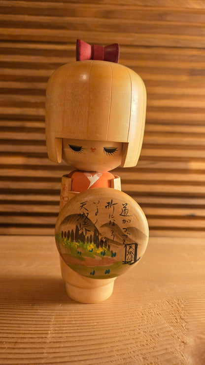 🌲 Kokeshi créative « Col d'Amagi » signée, paysage peint et calligraphie, Shōwa 57 (1982)