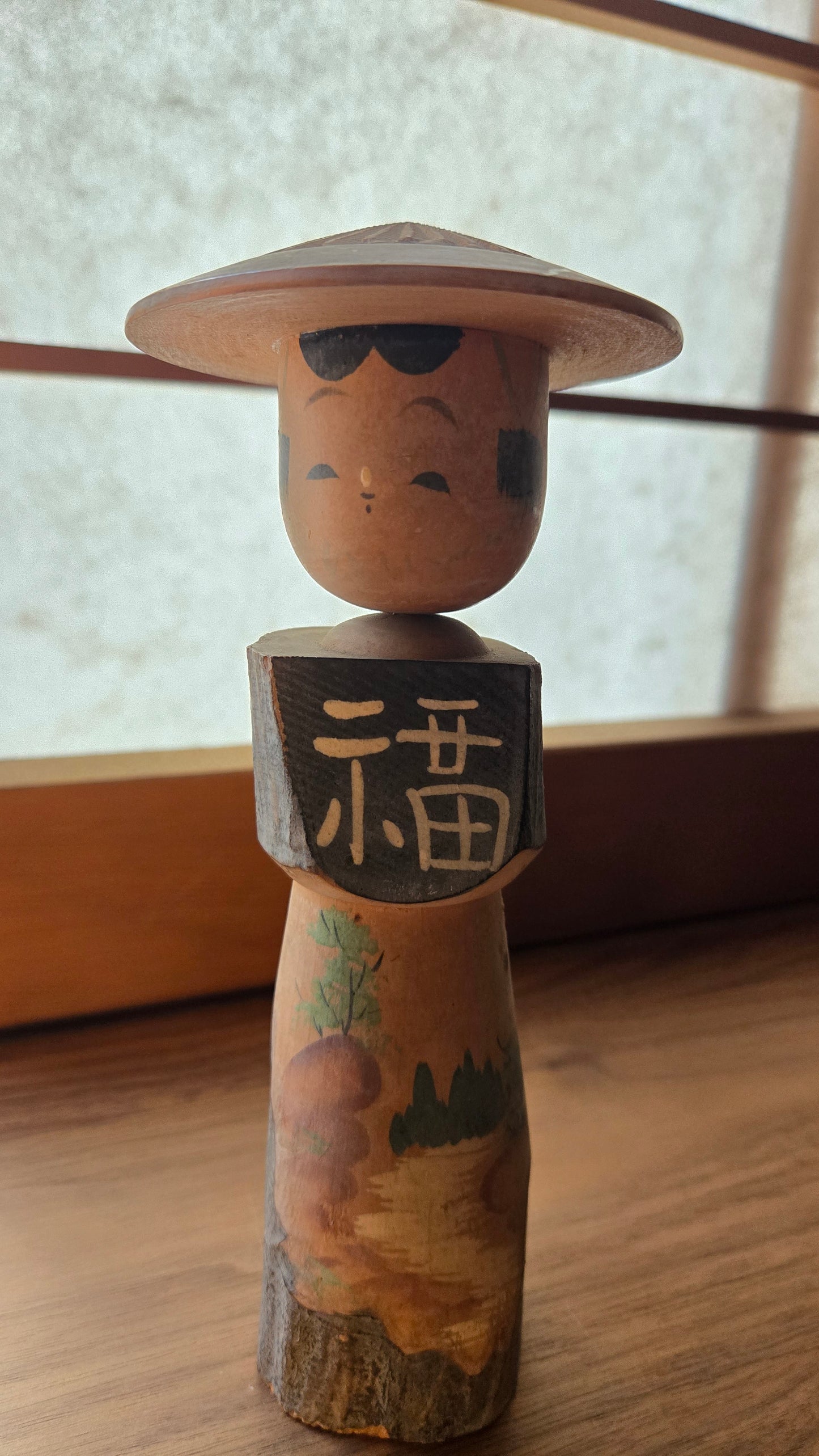 🪆 Kokeshi japonaise vintage — personnage au chapeau