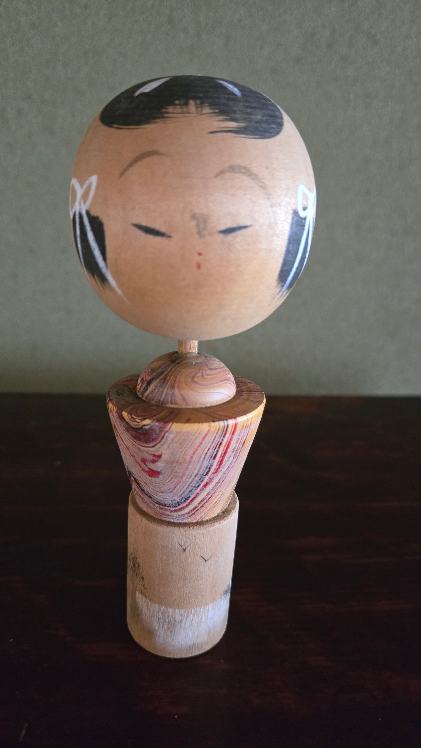Kokeshi créative style Sosaku 🌀 — bois lamellé multicolore