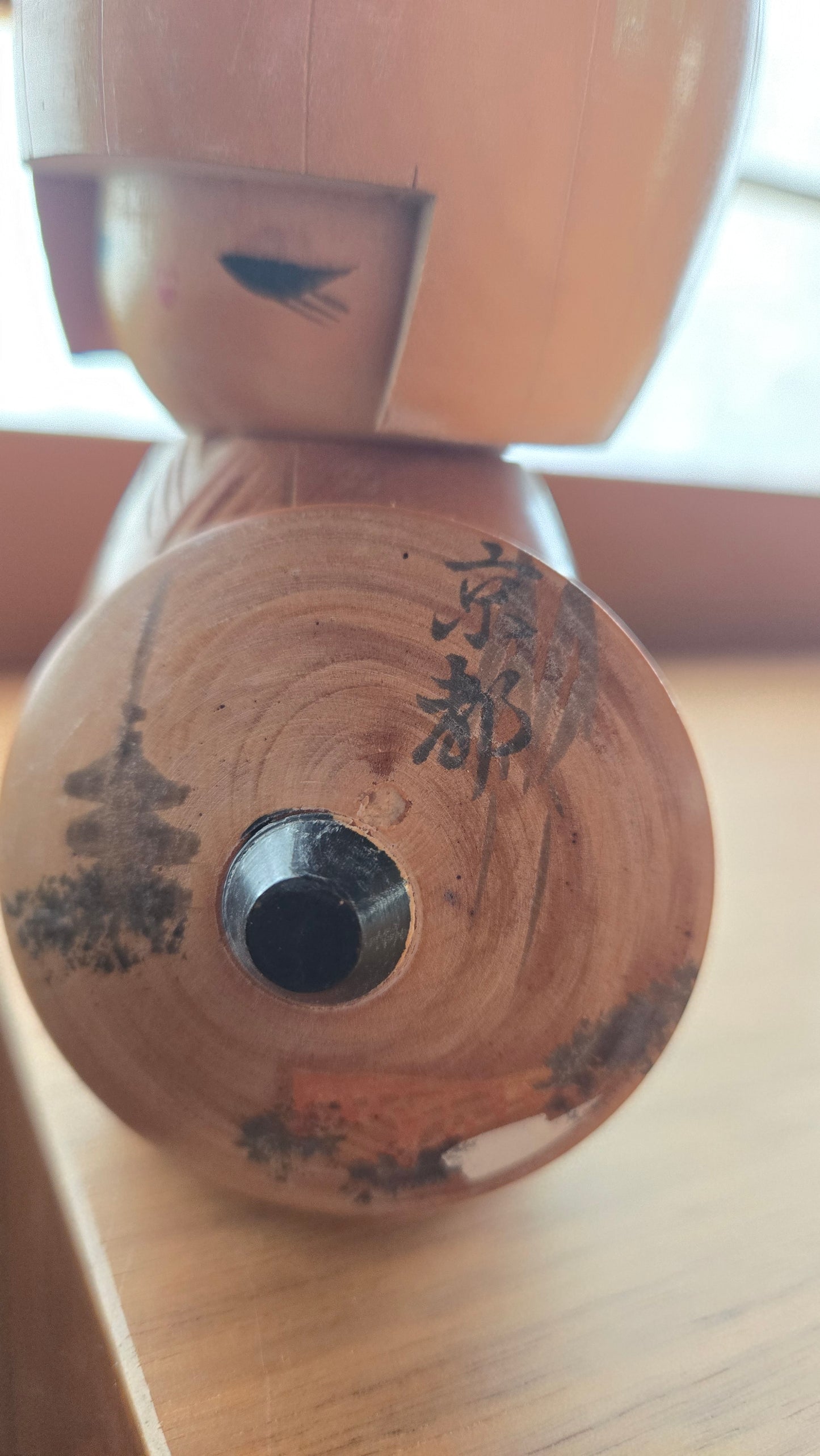 Kokeshi créative de Kyoto 🏯 — pagode & fleurs de cerisier, bois naturel vieilli, Japon