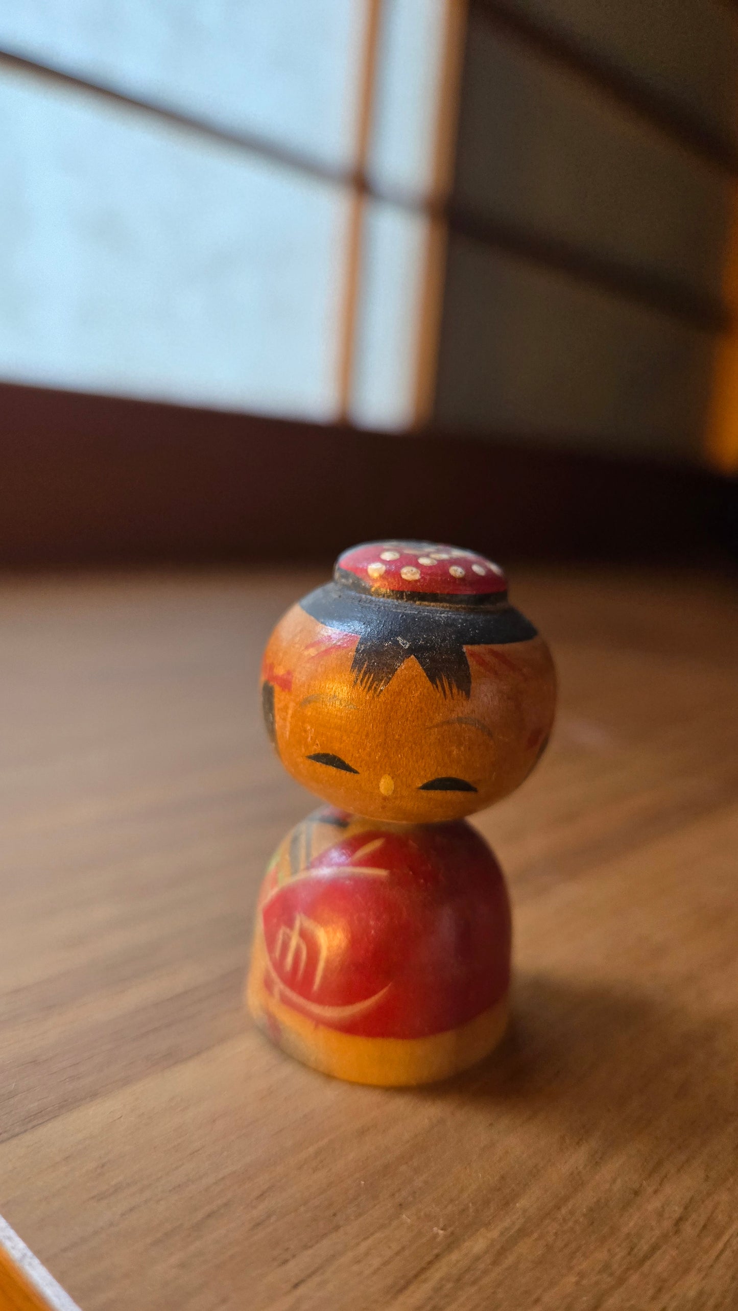🪆 Trio de kokeshi vintage — 4 cm chacune