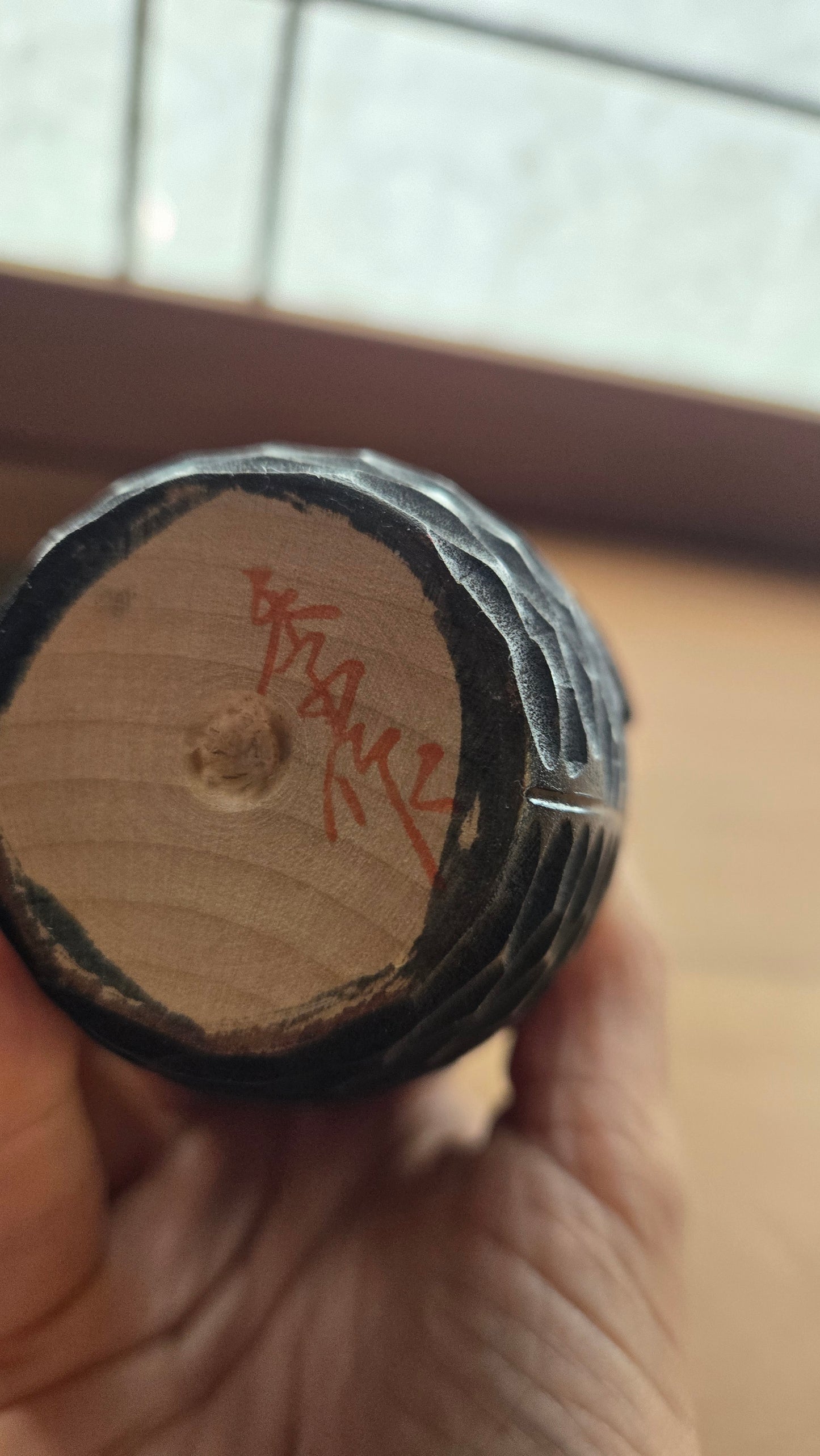 Kokeshi créative laquée noire 🖤 — kimono sculpté, visage zen, bois taillé à la main, Japon