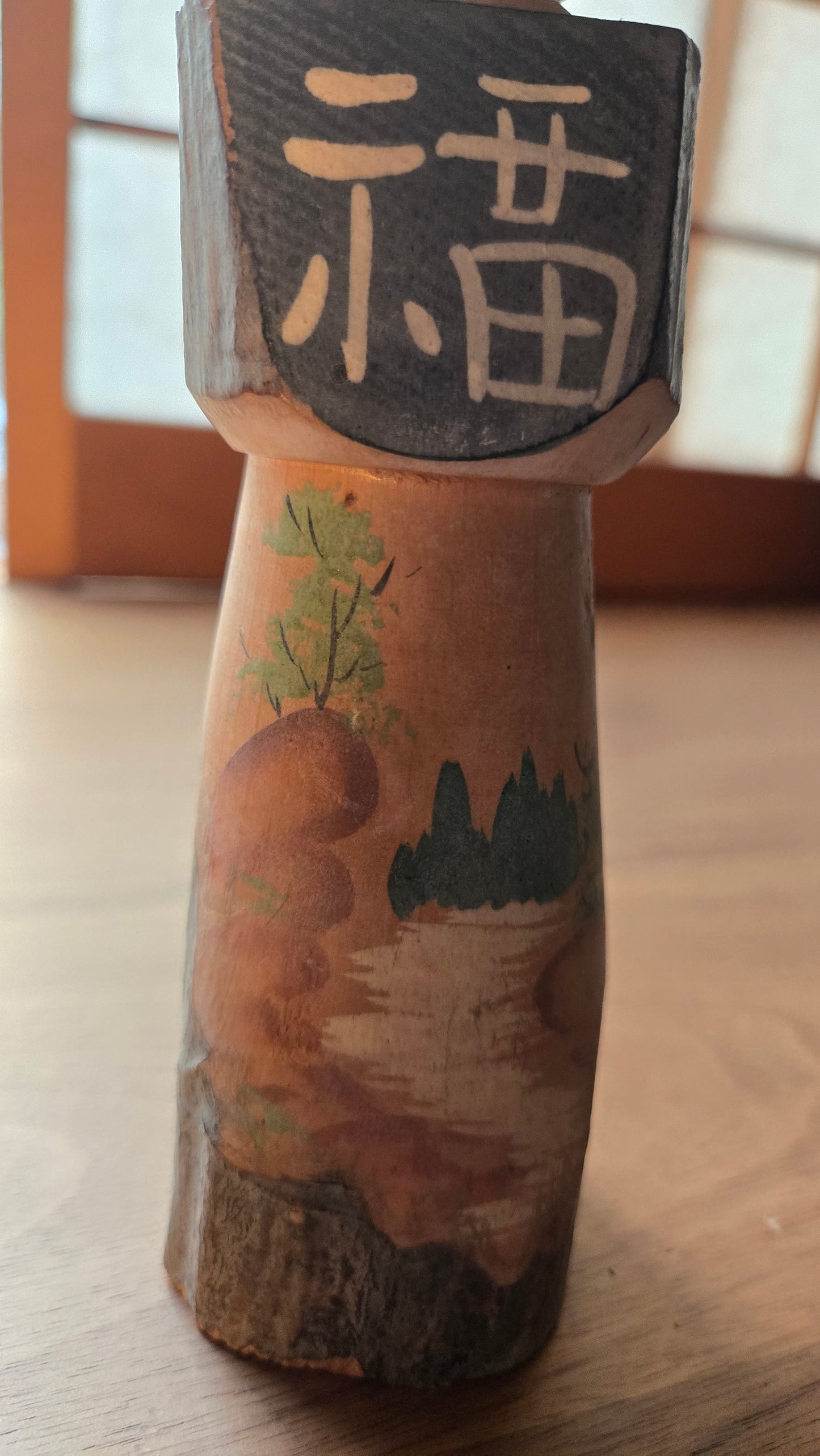 🪆 Kokeshi japonaise vintage — personnage au chapeau